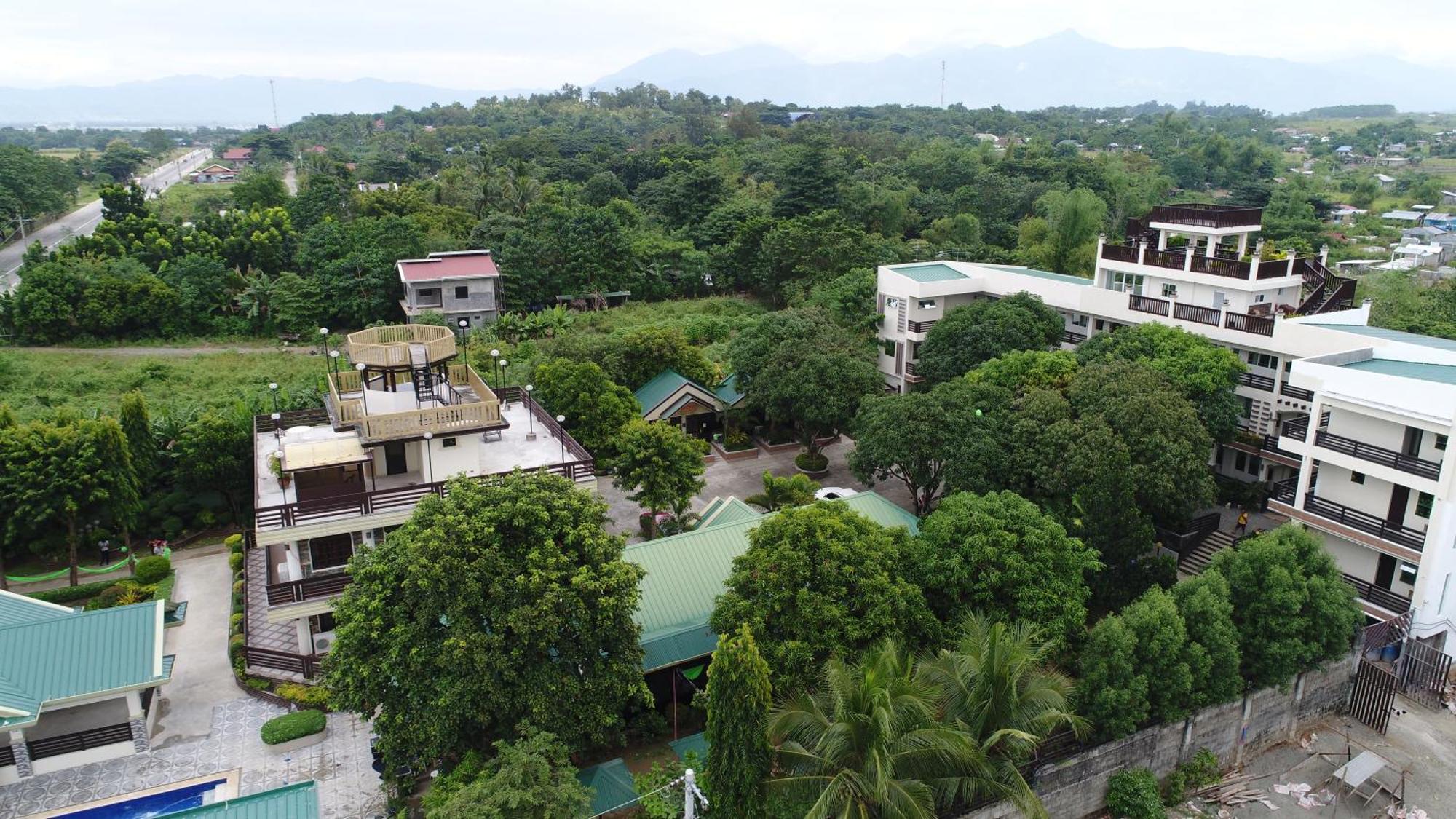 Palayan City Villa Esmeralda Bryan'S Resort Hotel And Restaurant מראה חיצוני תמונה