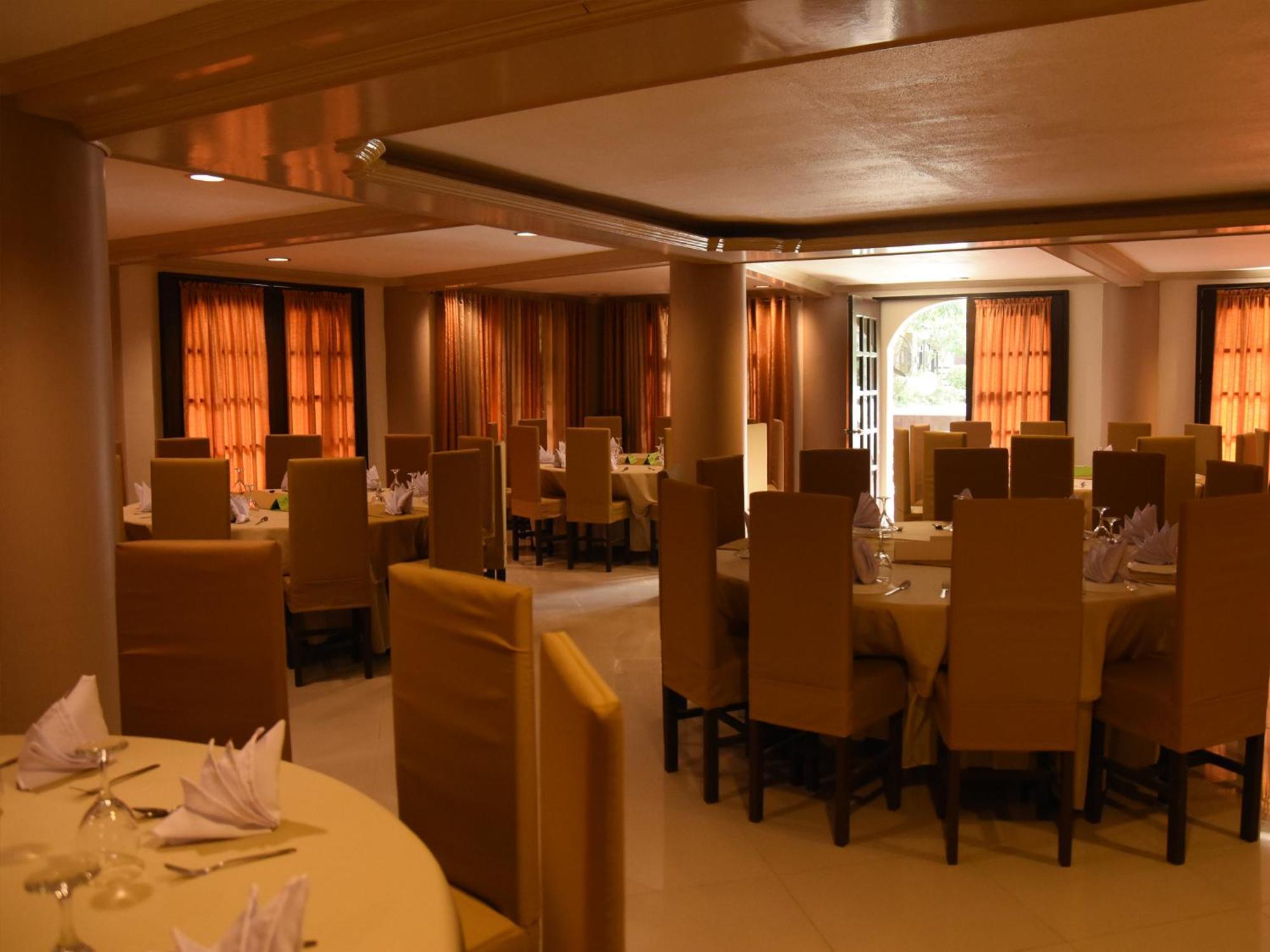 Palayan City Villa Esmeralda Bryan'S Resort Hotel And Restaurant מראה חיצוני תמונה