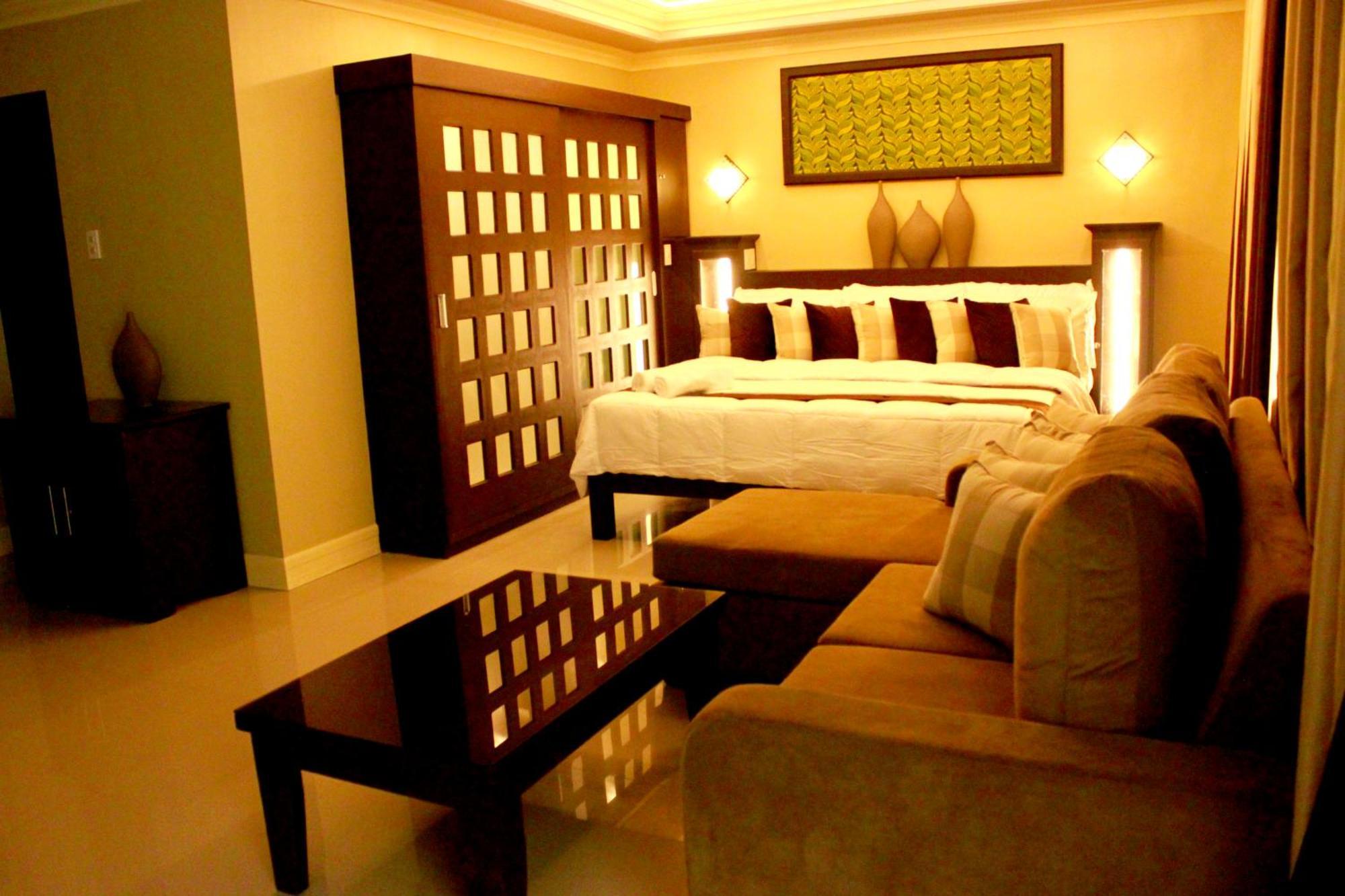 Palayan City Villa Esmeralda Bryan'S Resort Hotel And Restaurant מראה חיצוני תמונה